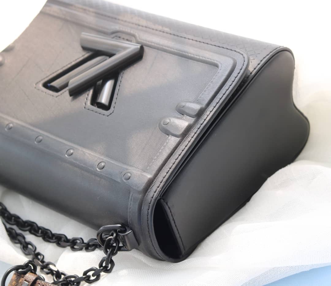 Louis Vuitton Twist Epi Handbag Replica Black M50320