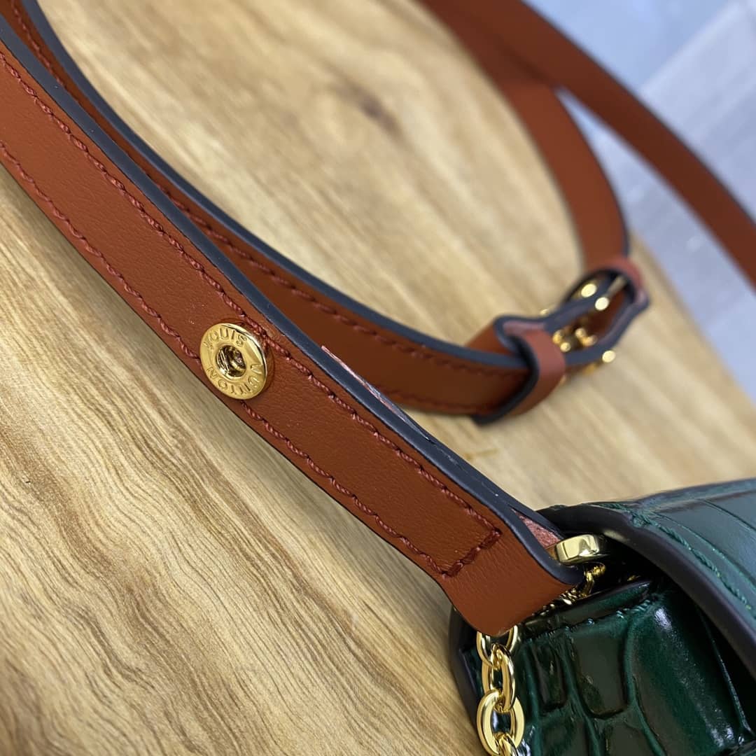 Louis Vuitton Knockoff Chain Clutch Bag Green