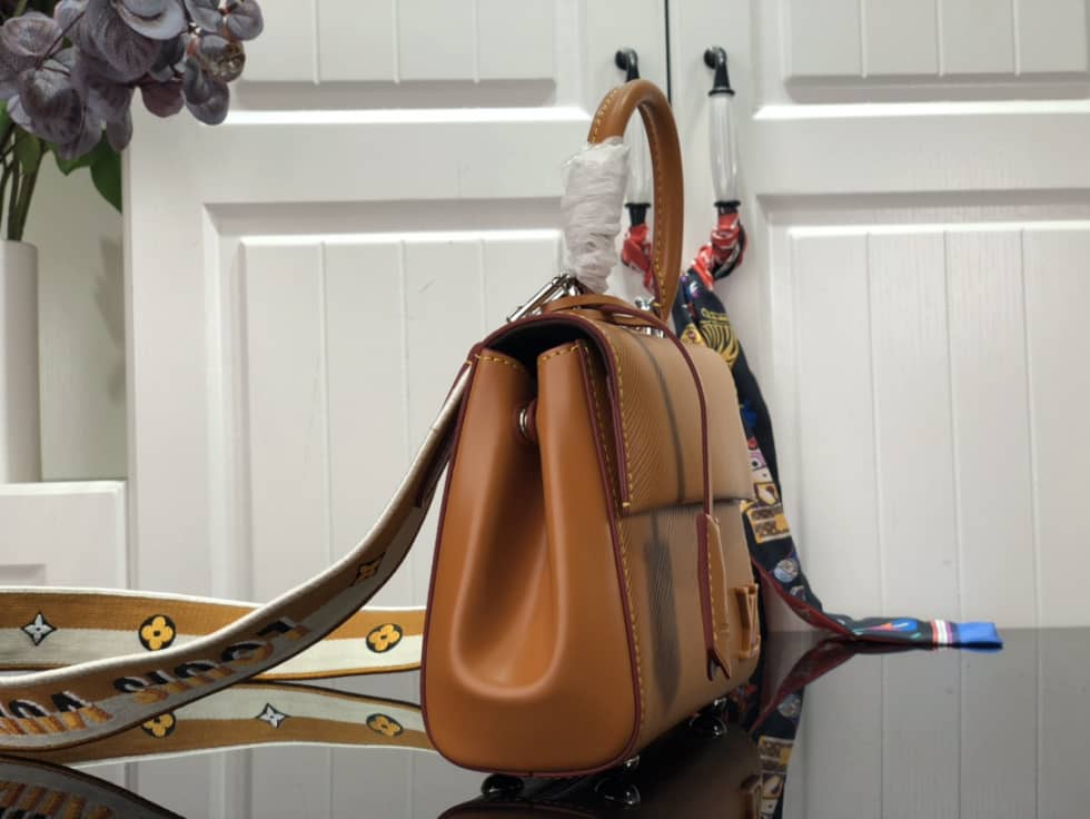 Louis Vuitton Cluny Mini Epi Leather M58928 Replica Shoulder Bag