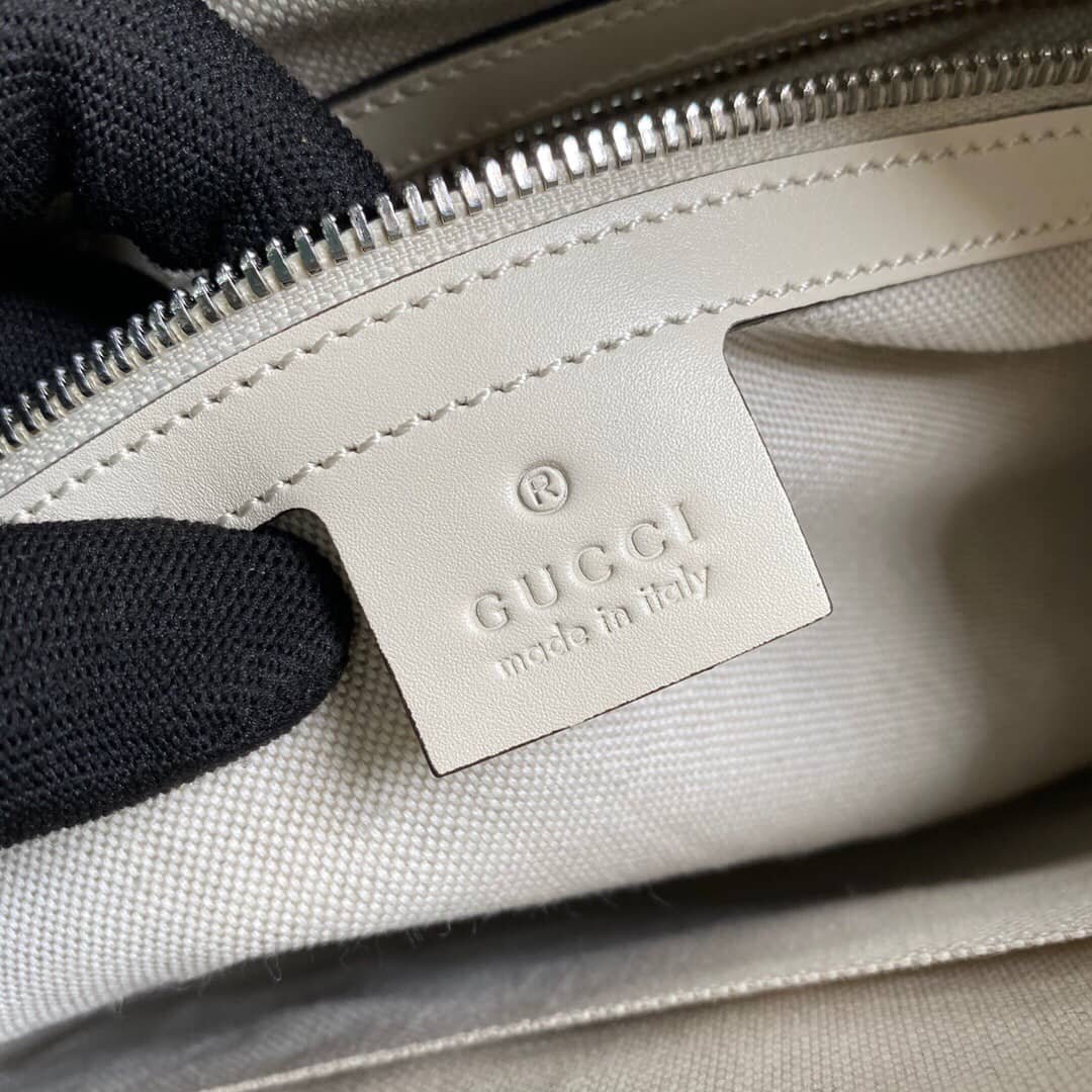 Gucci GG Embossed Messenger Bag Replica 658565