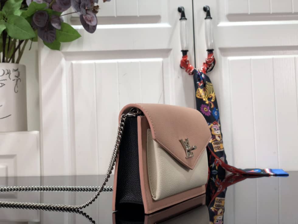 Louis Vuitton Pochette Lock Me Chain M63980 Replica Crossbody Bag