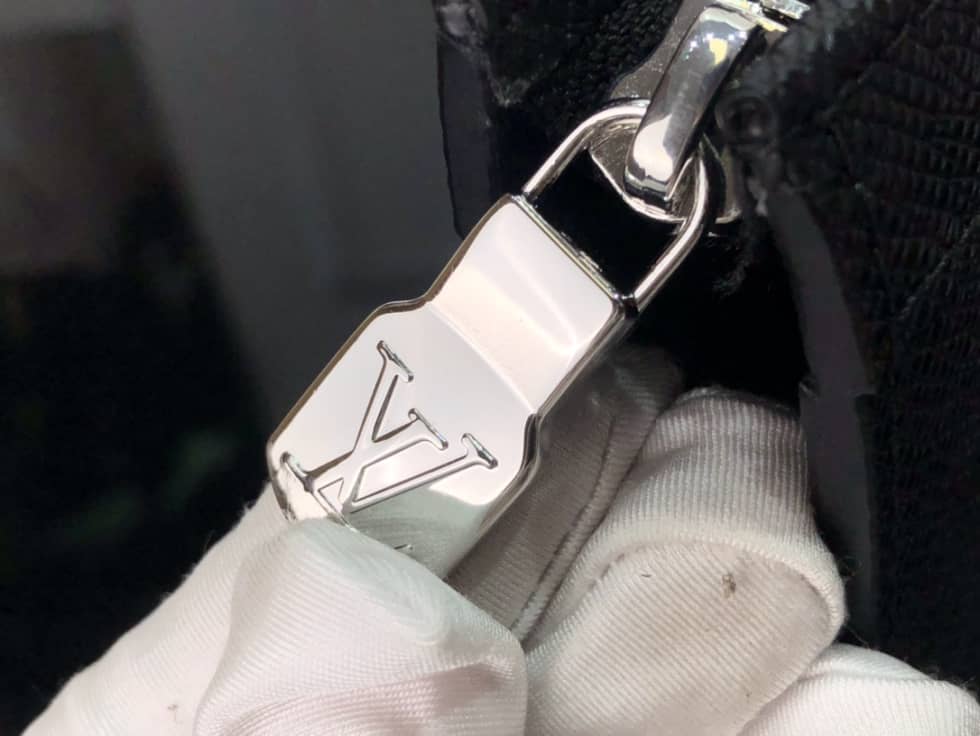 Louis Vuitton Taiga Pochette Voyage Black M59147 Replica