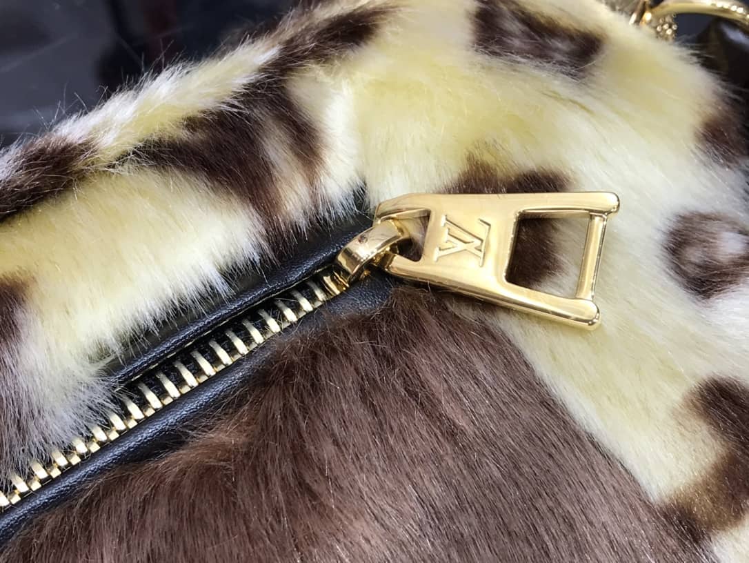 Louis Vuitton In The Winter Muff Replica Bag M76094