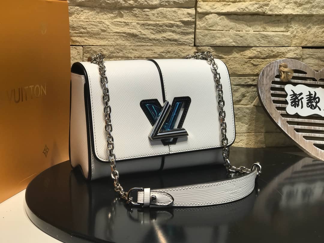 Louis Vuitton AAA Replica Chain Shoulder Bag White