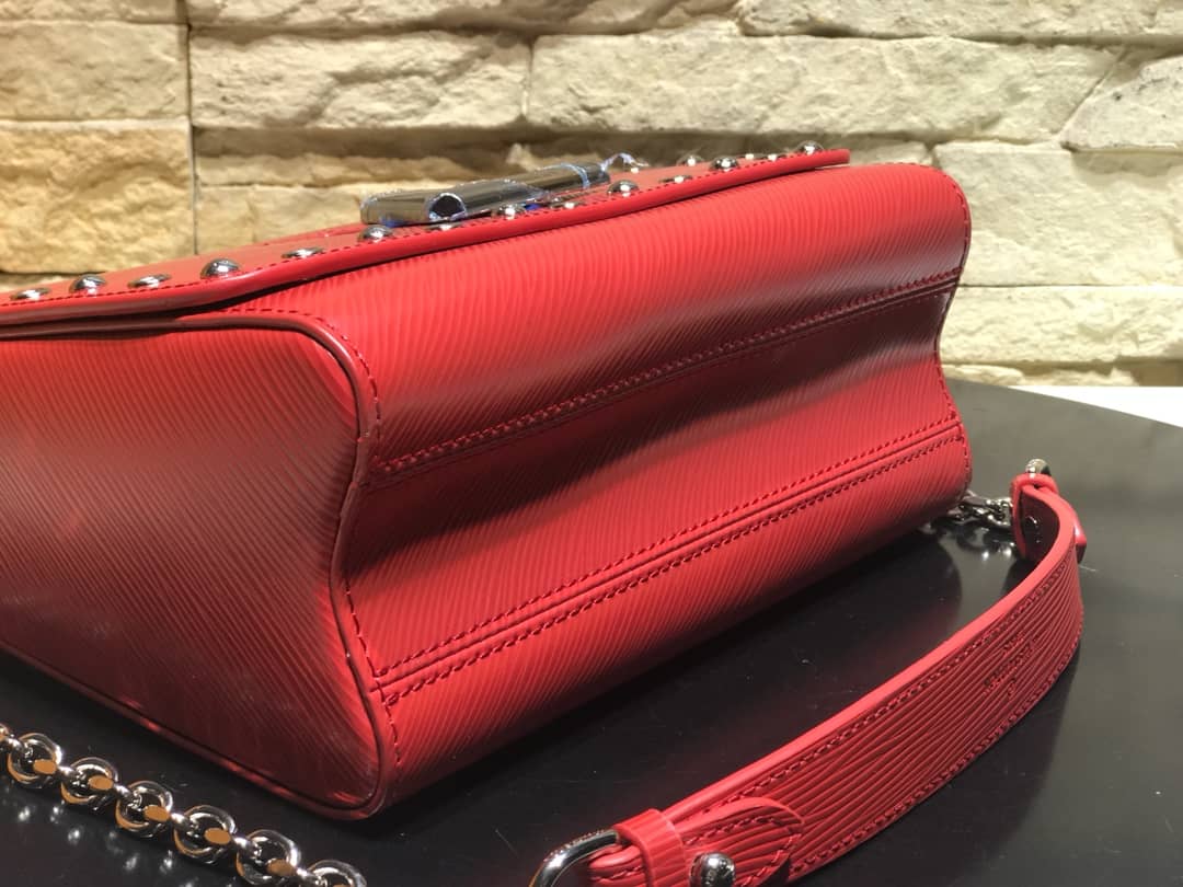 Louis Vuitton AAA Replica Twist MM Chain Shoulder Bag
