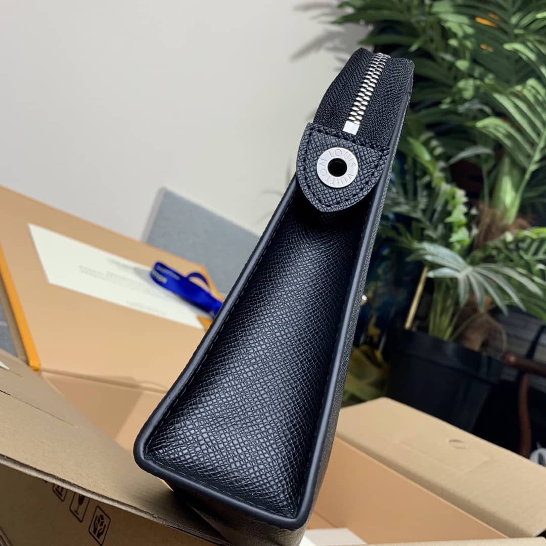 Louis Vuitton Pochette Voyage Taiga Leather Replica Bag M30450