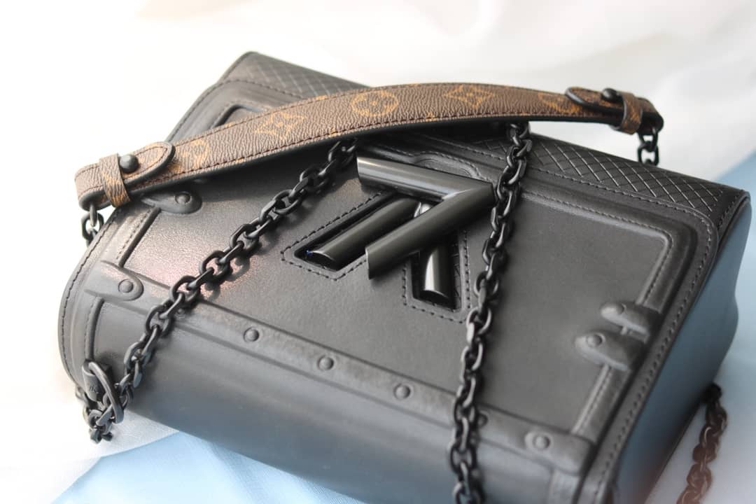 Louis Vuitton Twist Epi Handbag Replica Black M50320