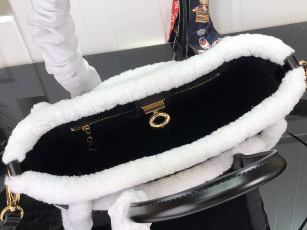 LV Tote Dupe On My Side PM M58918 Replica Tote