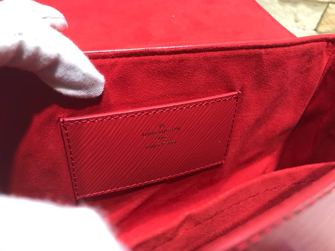 Louis Vuitton AAA Replica Twist MM Chain Shoulder Bag
