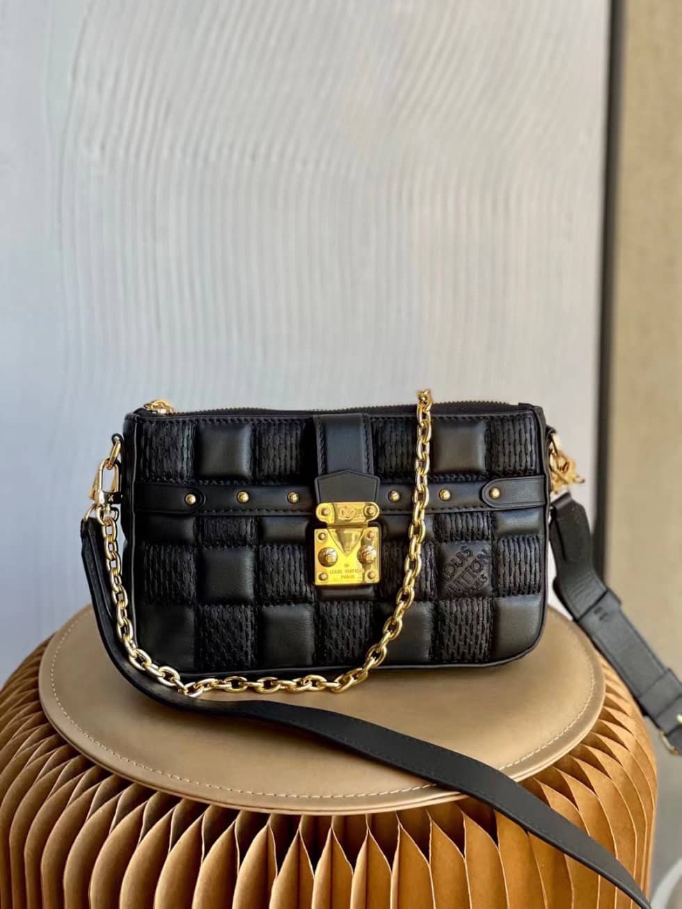 Louis Vuitton Pochette Troca Lamb Leather M59046 Replica Crossbody Bag