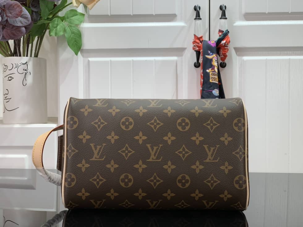 Louis Vuitton Dopp Kit Toilet Pouch Monogram Canvas M44494 Replica