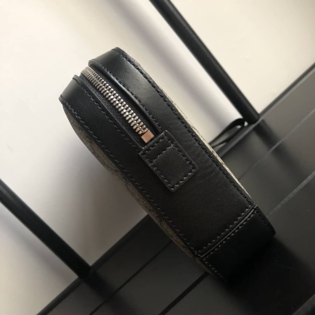 Gucci GG Supreme Wash Bag Replica Brown 495562