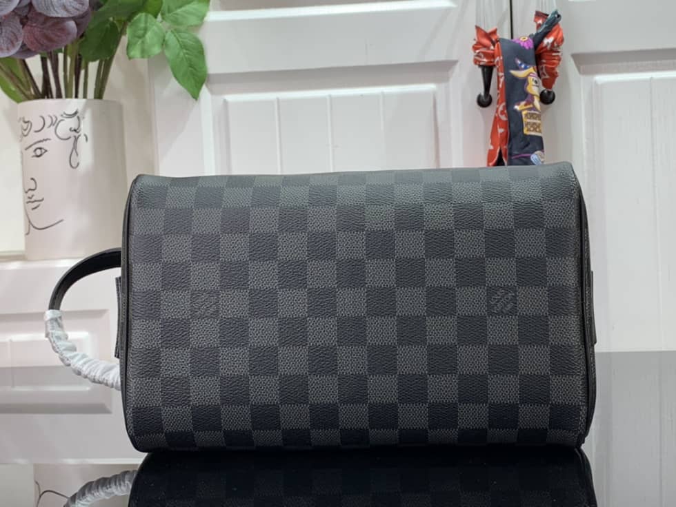 Louis Vuitton Dopp Kit Toilet Pouch Monogram Canvas M44494 Replica