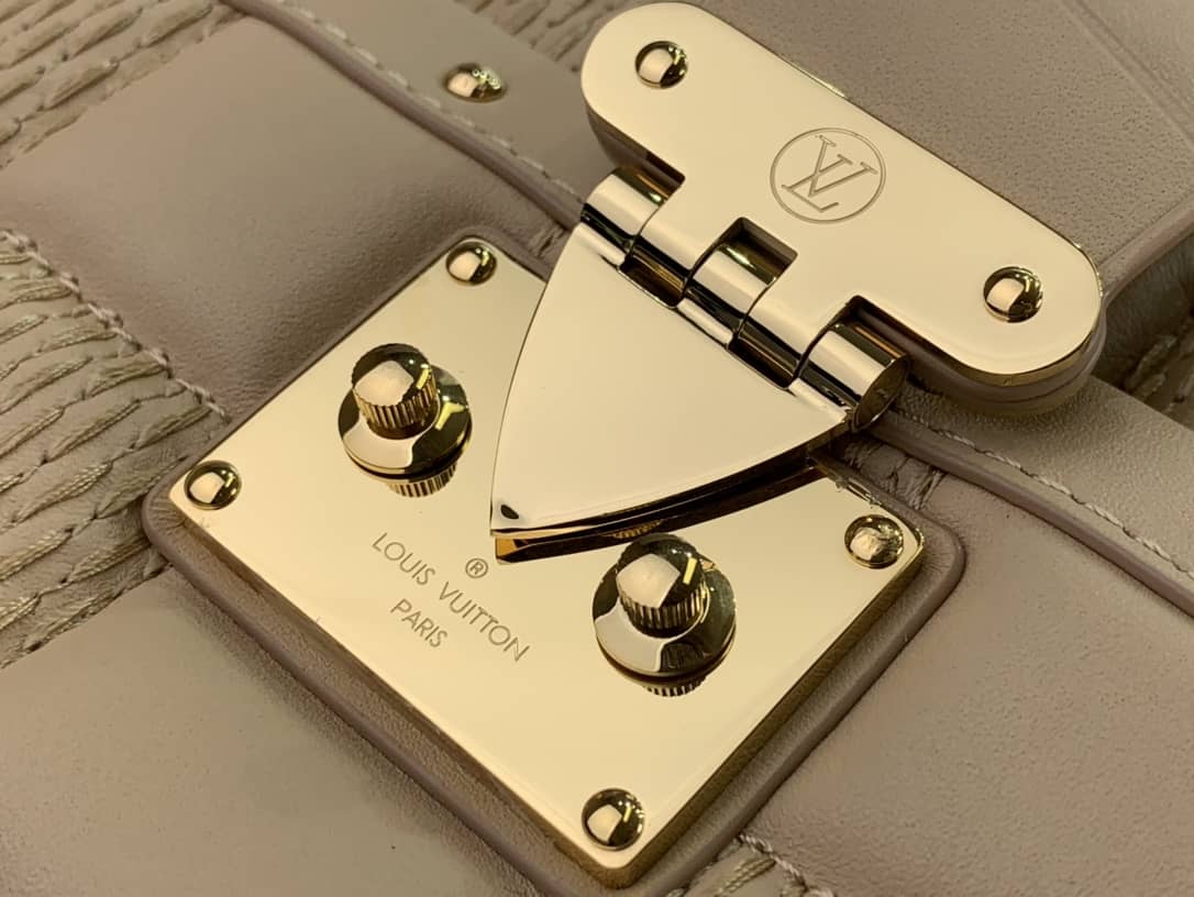 Louis Vuitton Damier Quilt Lambskin Troca MM H27 Replica Bag Apricot M59114