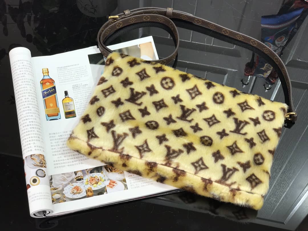 Louis Vuitton In The Winter Muff Replica Bag M76094