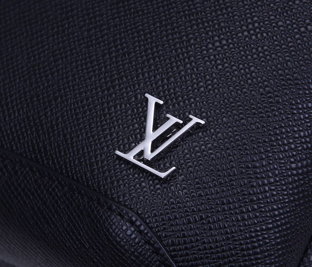 Louis Vuitton Avenue Taiga Leather Replica Sling Bag M30443