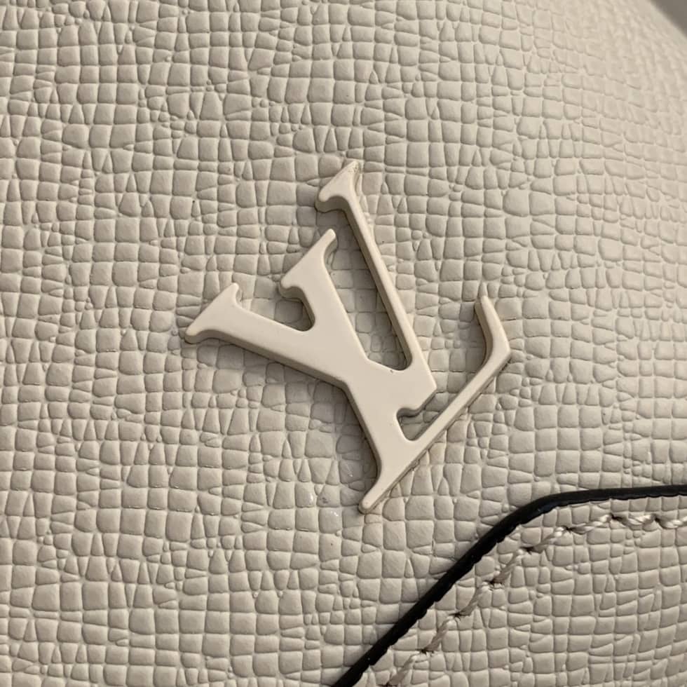 Best Replica Louis Vuitton Taiga Avenue Sling Bag M30803 Replica Shoulder Bag(ColaReps)