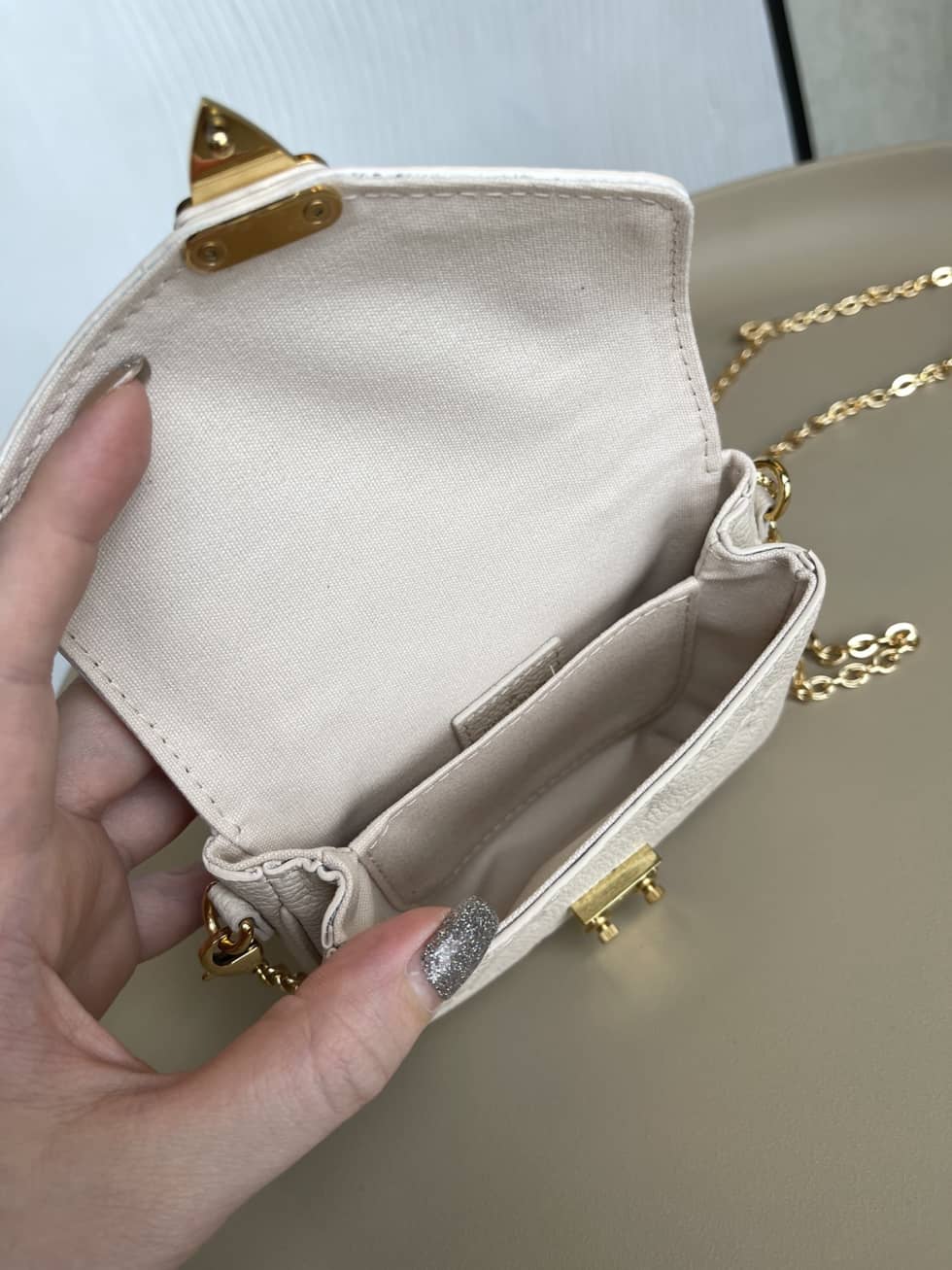 Louis Vuitton Micro Métis Chain Mini Pouch M81390 Replica Shoulder Bag