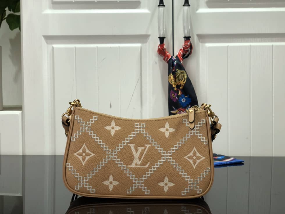 Louis Vuitton Easy Pouch On Strap M81137 Replica Crossbody Bag