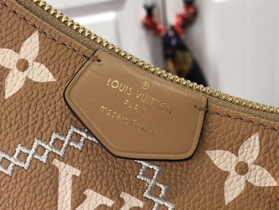Louis Vuitton Easy Pouch On Strap M81137 Replica Crossbody Bag