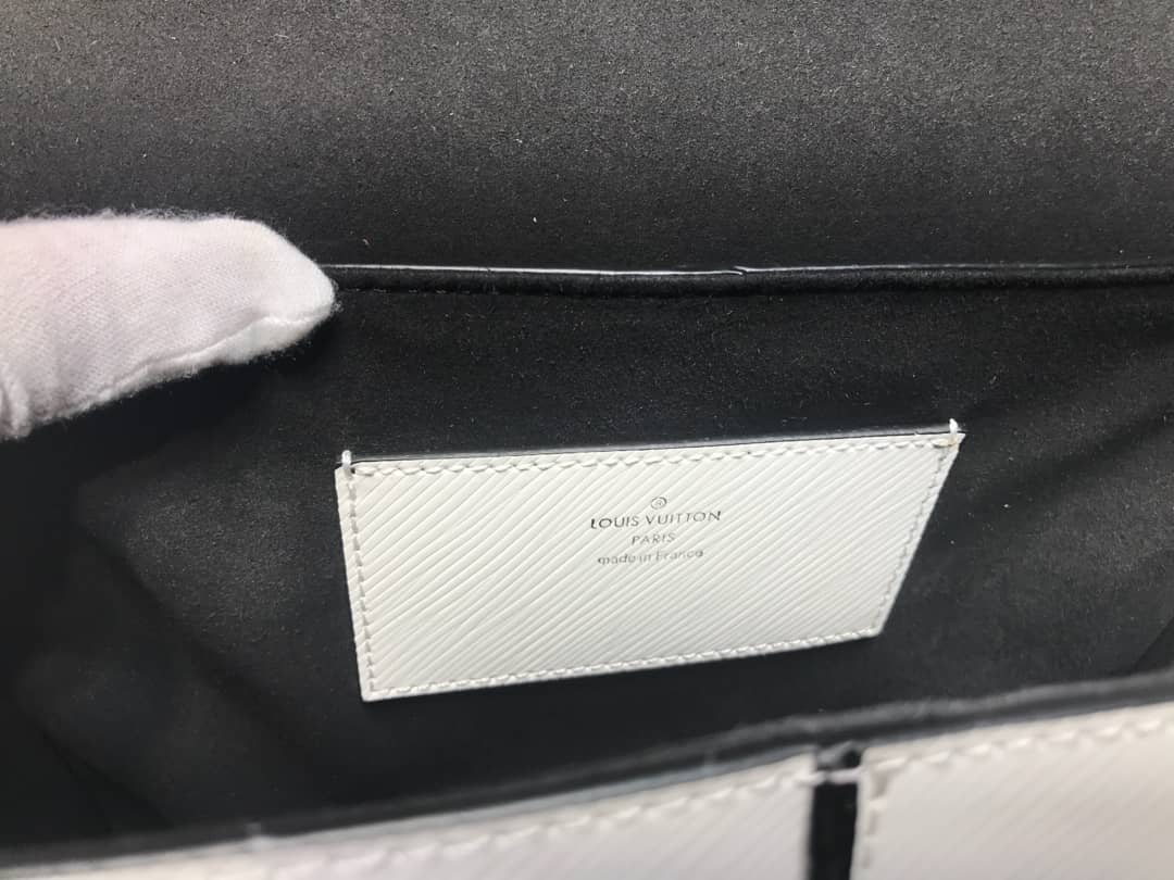 Louis Vuitton AAA Replica Chain Shoulder Bag White