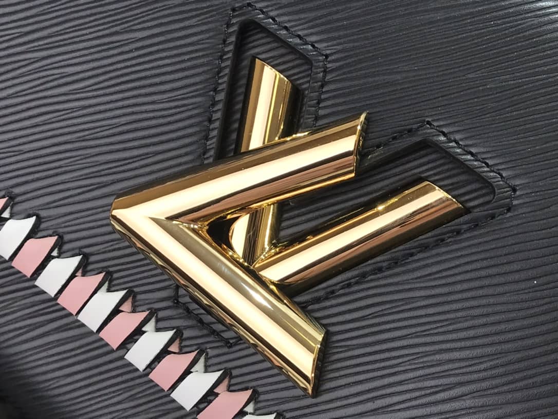 Knockoff Louis Vuitton Twist MM Shoulder Bag From China