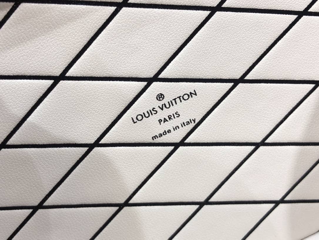 Louis Vuitton Petite Malle Brilliant Alligator Leather Replica Handbag Pink N93817