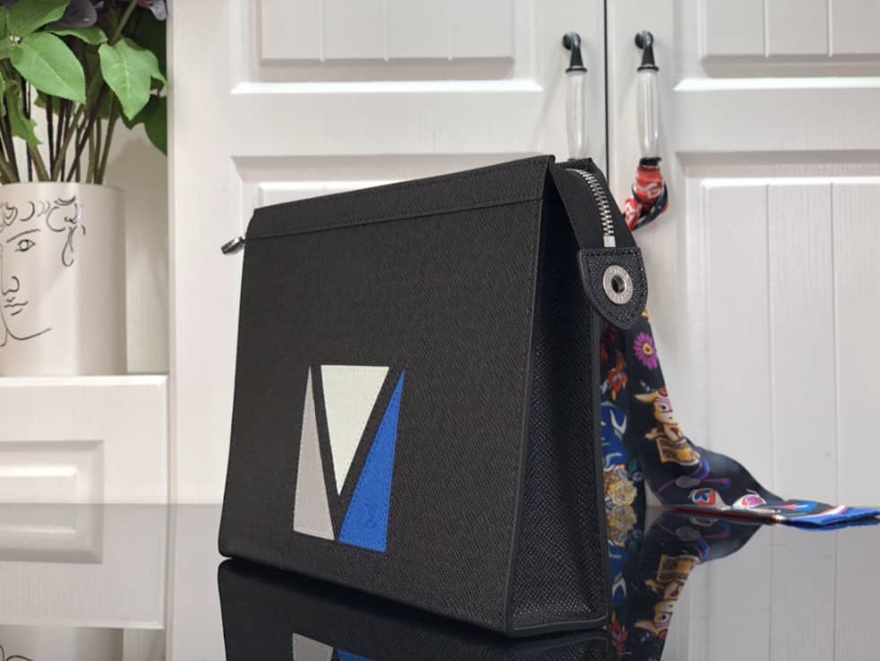 Louis Vuitton Taiga Pochette Voyage Black M59147 Replica