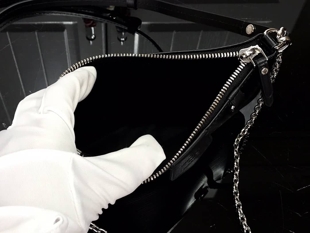 Louis Vuitton Epi Easy Pouch On Strap Replica Bag Black M80471