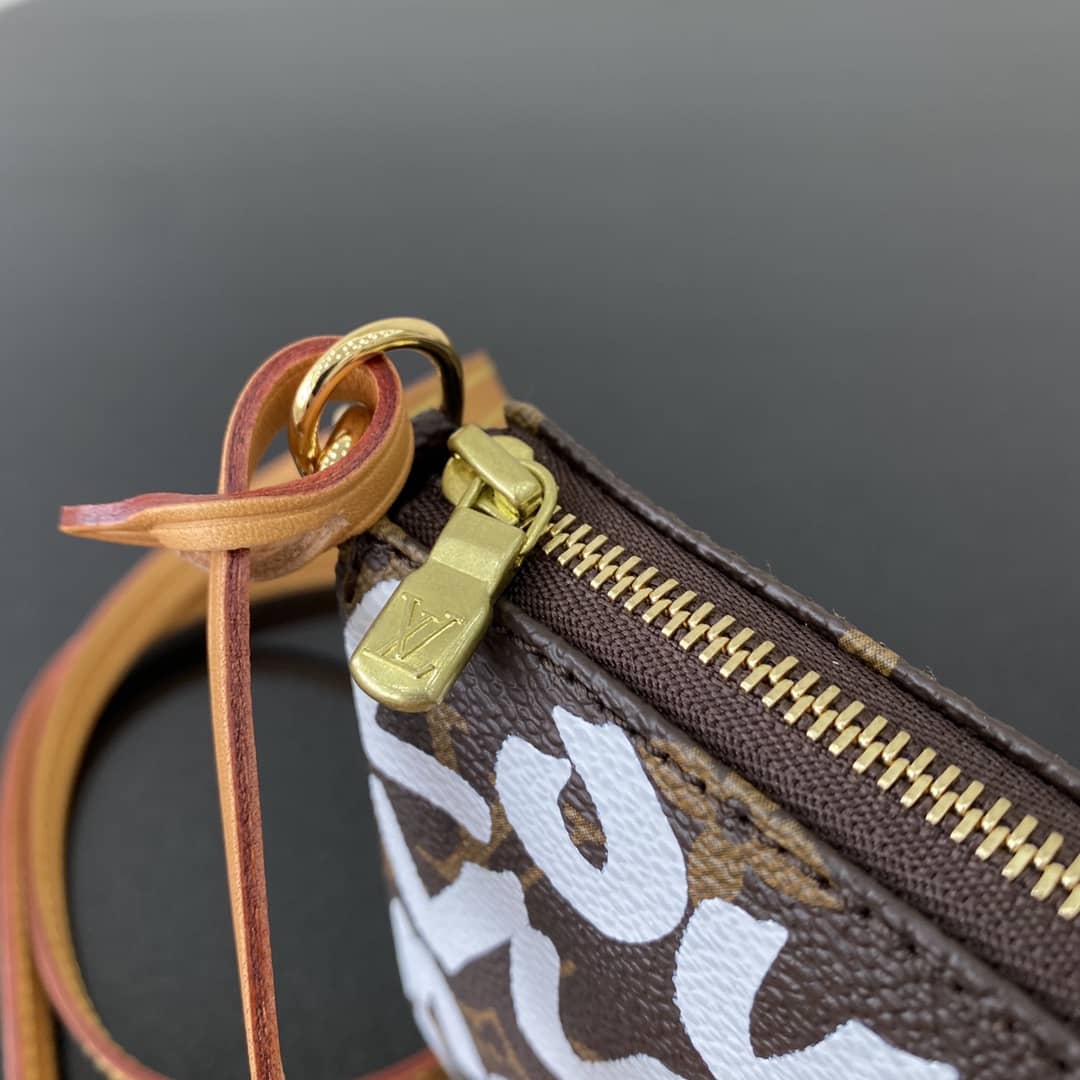 Louis Vuitton Pochette Dupe 2001 Accessories Graffiti Monogram Bag M51980 White