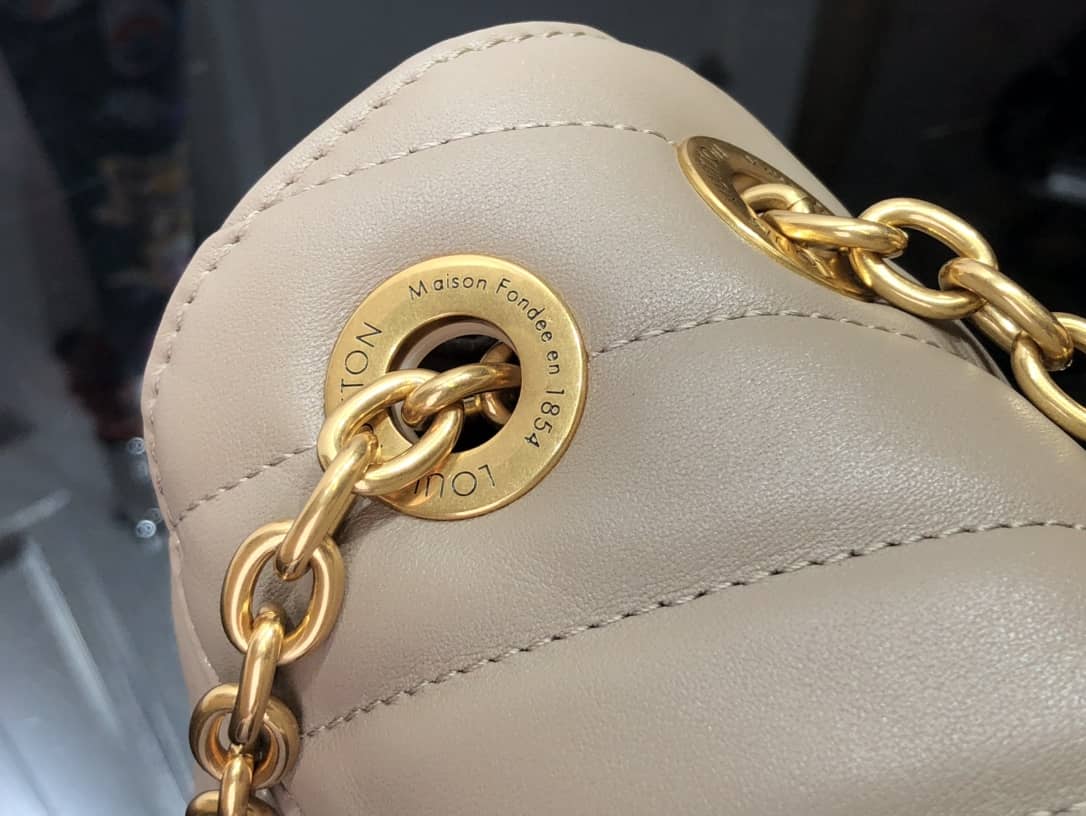 Louis Vuitton New Wave Chain Leather Replica Shoulder Bag Gray M58550