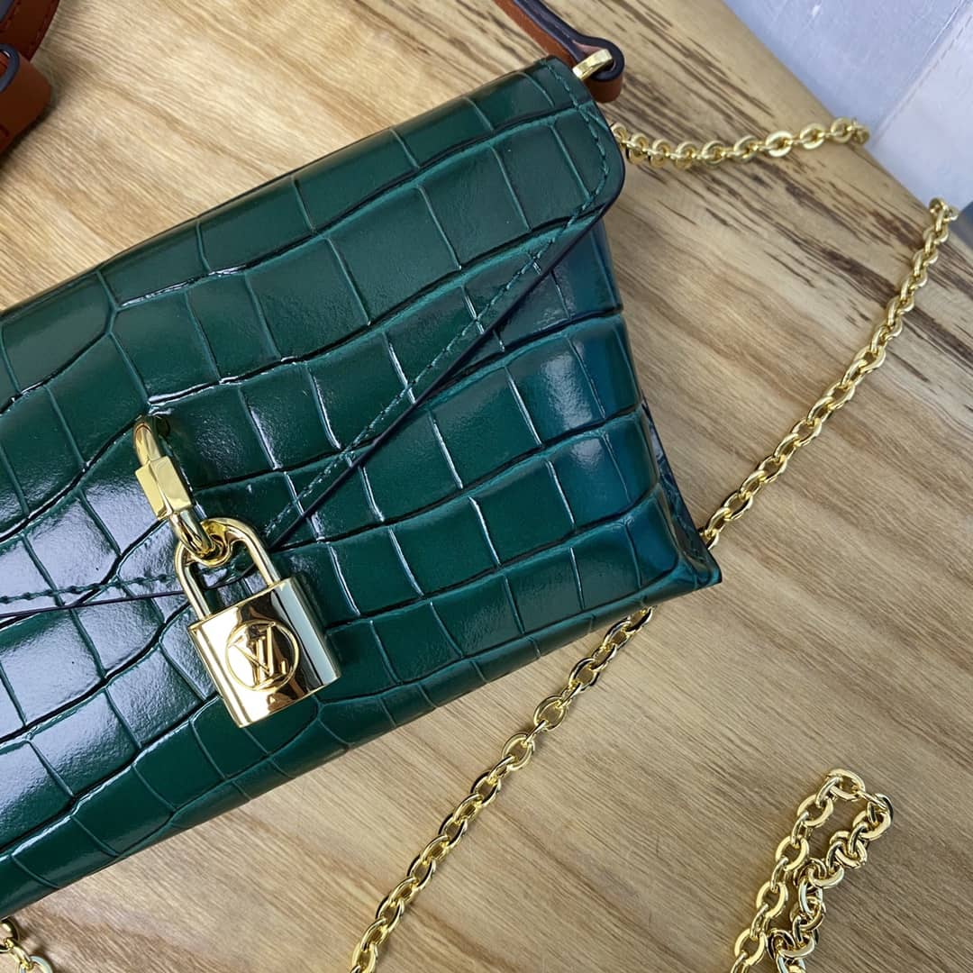 Louis Vuitton Knockoff Chain Clutch Bag Green
