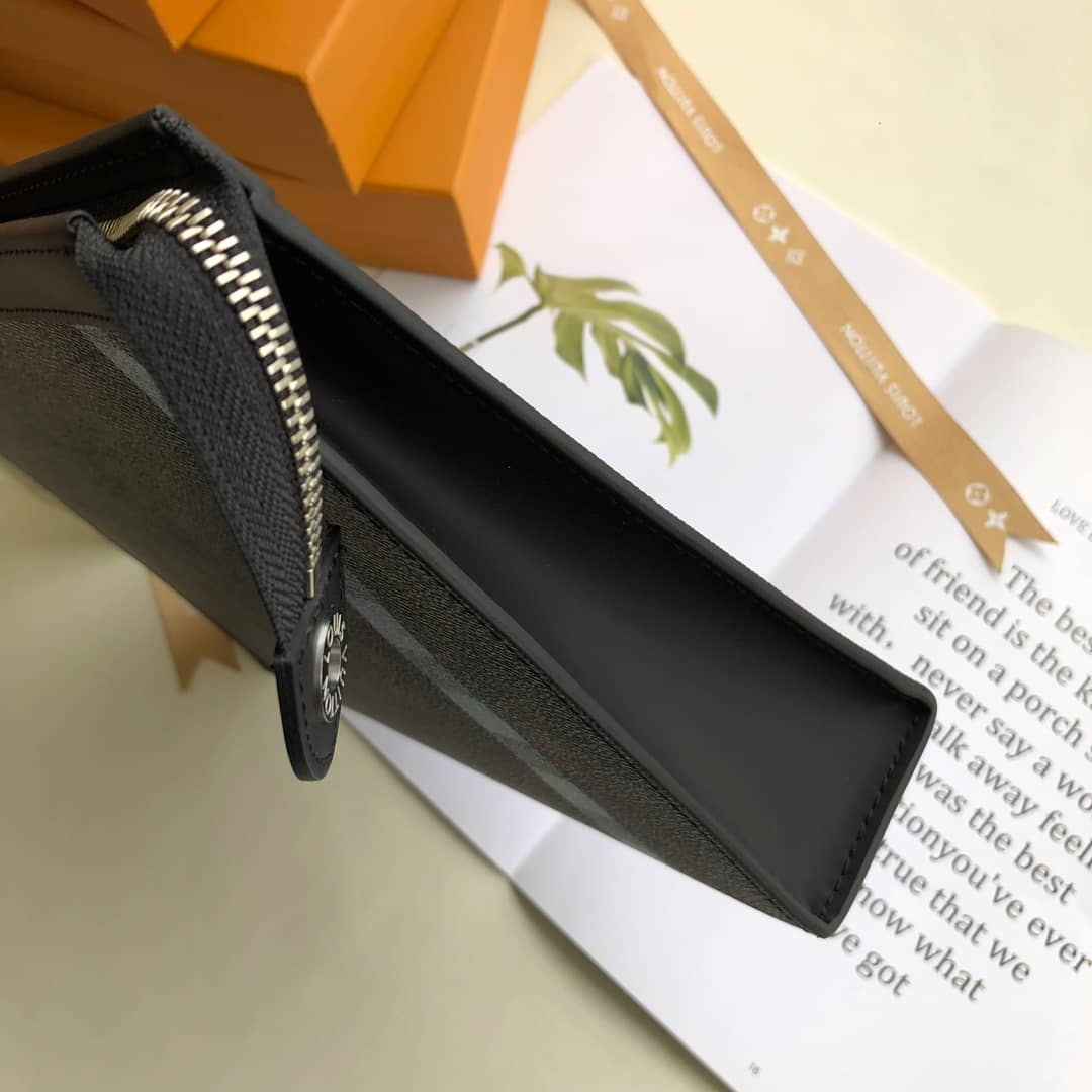 Louis Vuitton Pochette Voyage MM Eclipse Fragment Replica Clutch N64444