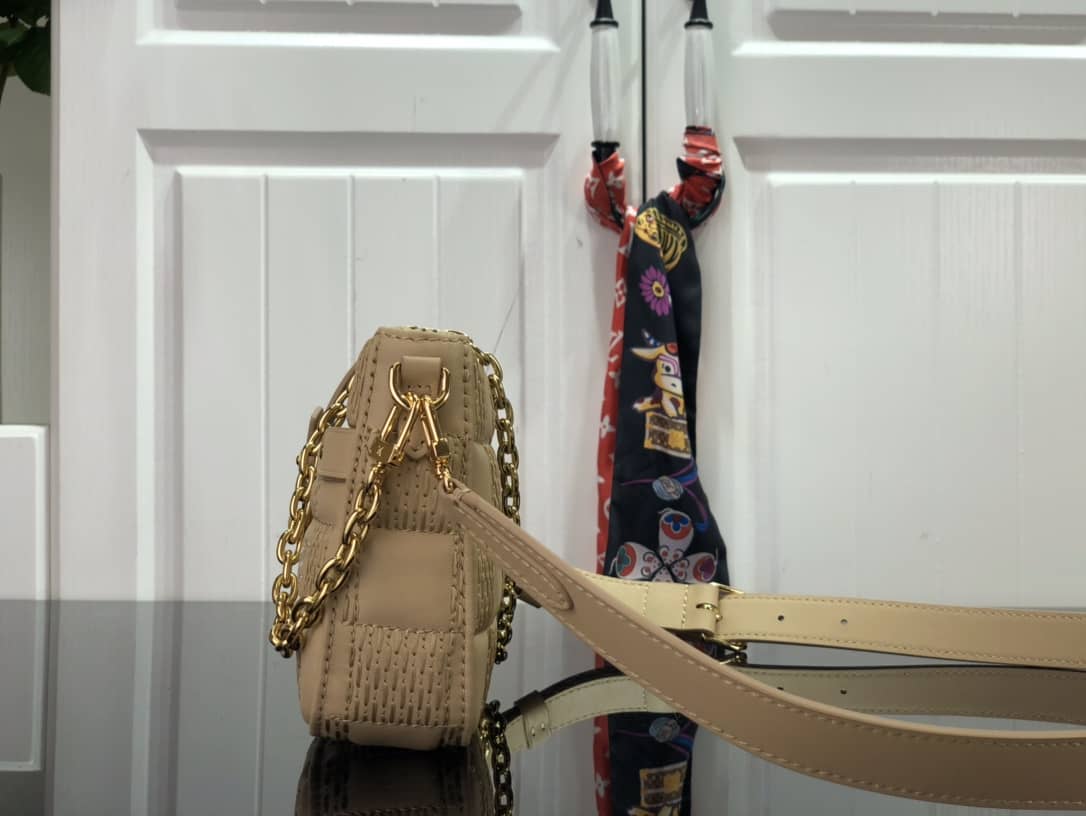 Louis Vuitton Pochette Troca Replica Shoulder Bag Beige M59046