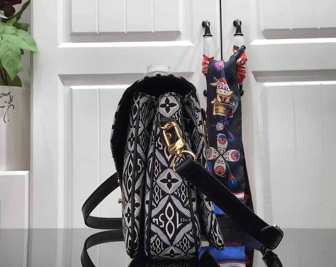 Louis Vuitton Pochette Mestis MM Monogram Canvas Replica Shoulder Bag M57272