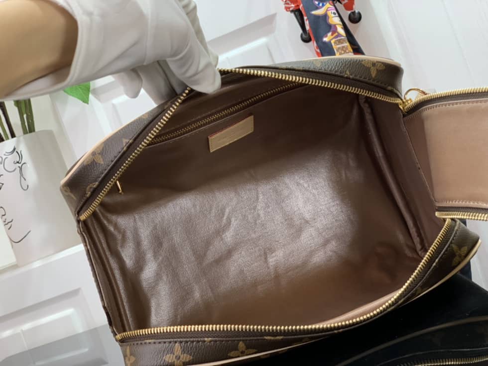Louis Vuitton Dopp Kit Toilet Pouch Monogram Canvas M44494 Replica