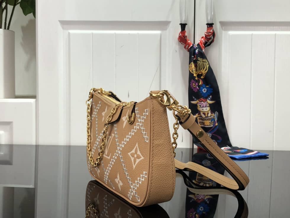 Louis Vuitton Easy Pouch On Strap M81137 Replica Crossbody Bag
