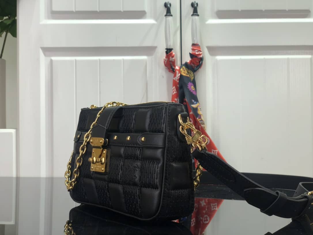 Louis Vuitton Pochette Troca Replica Shoulder Bag Black M59046