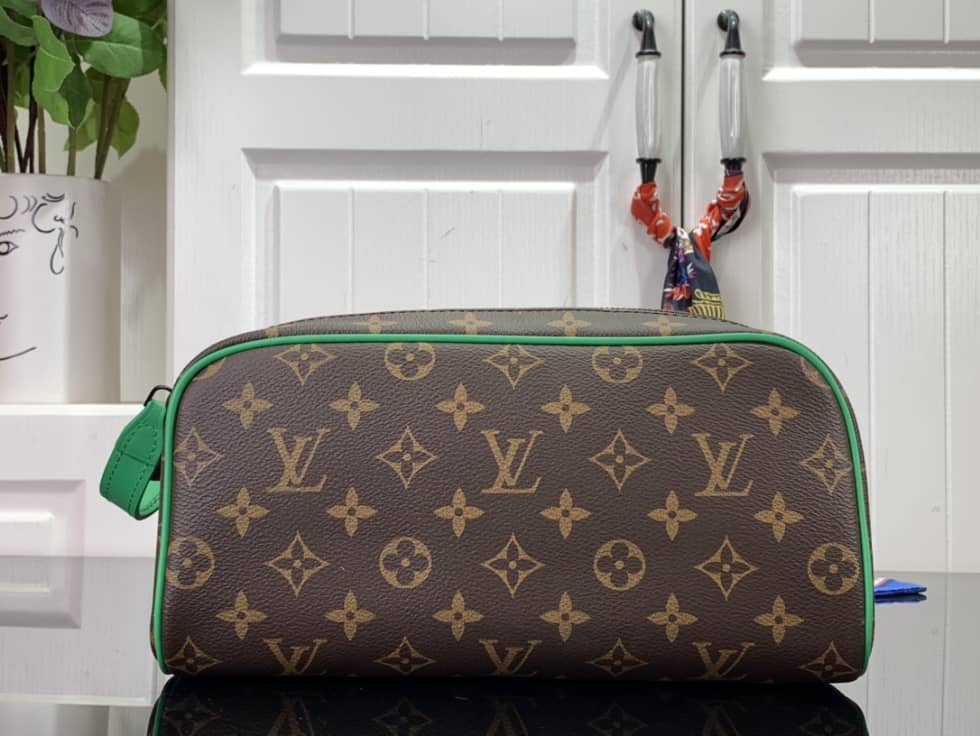 Louis Vuitton Dopp Kit Monogram Canvas Toilet Pouch M46253 Replica