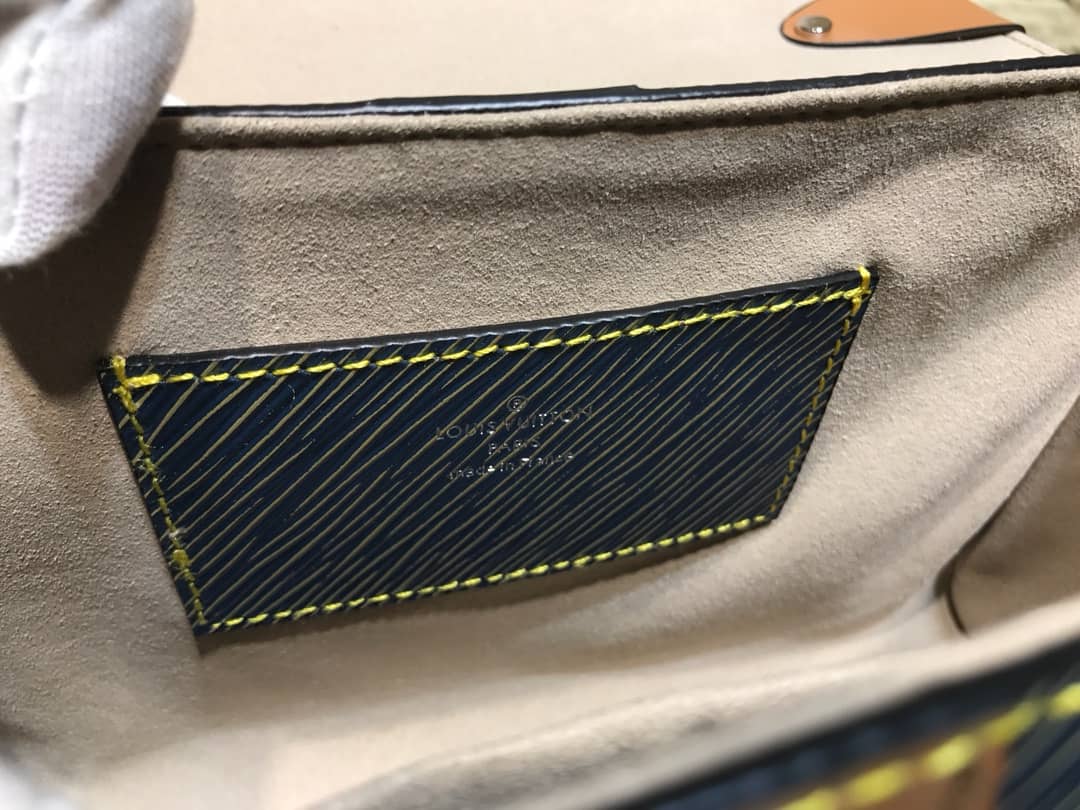 Louis Vuitton Twist MM Bag Blue M50296 Replica