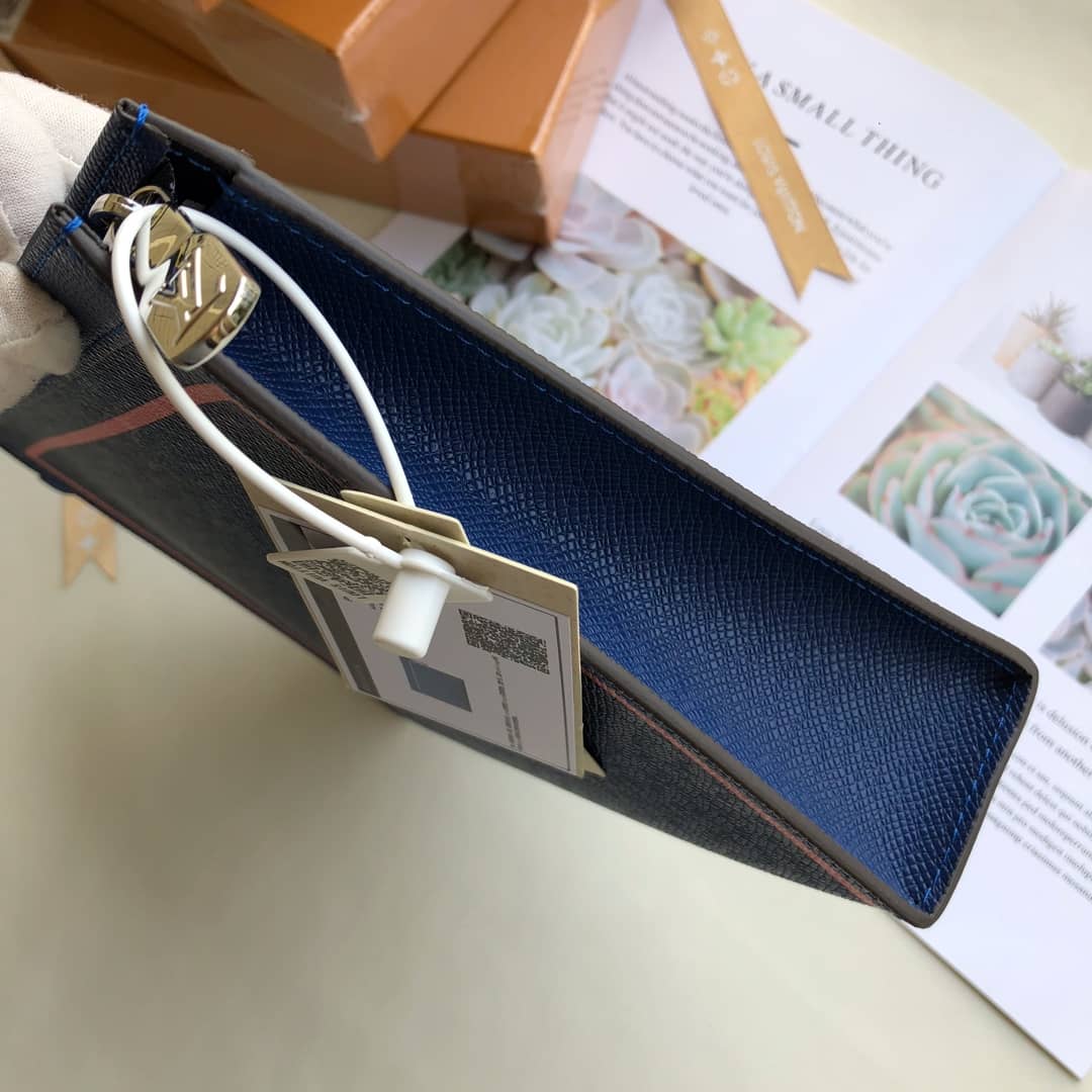 Louis Vuitton Taiga Leather Pochette Voyage MM Replica M30577