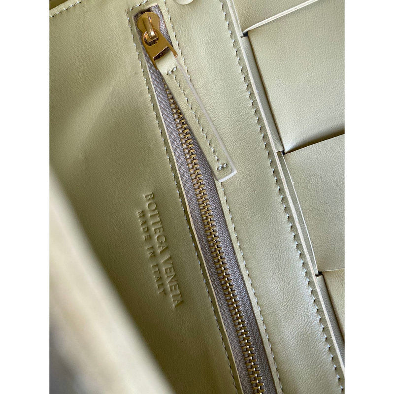 Bottega Veneta Bag Dupe 2108SF0221