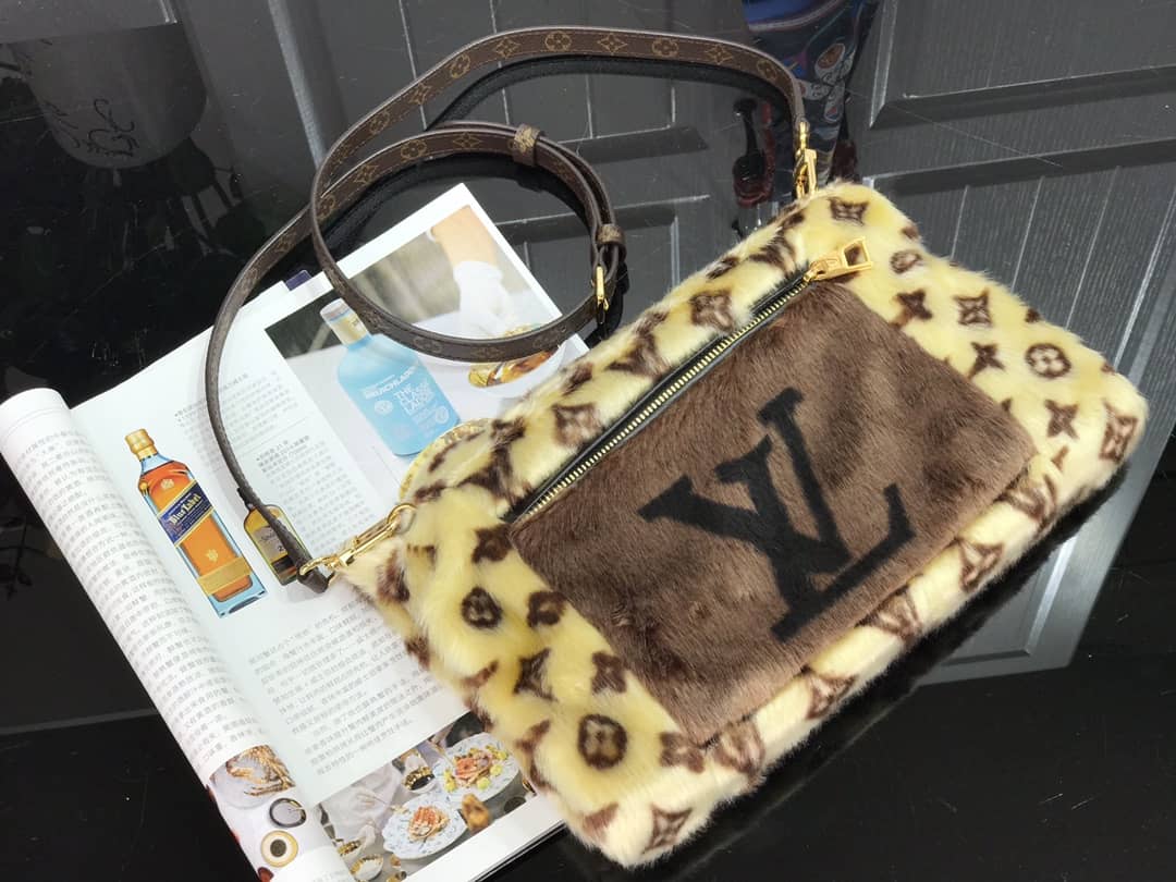 Louis Vuitton In The Winter Muff Replica Bag M76094