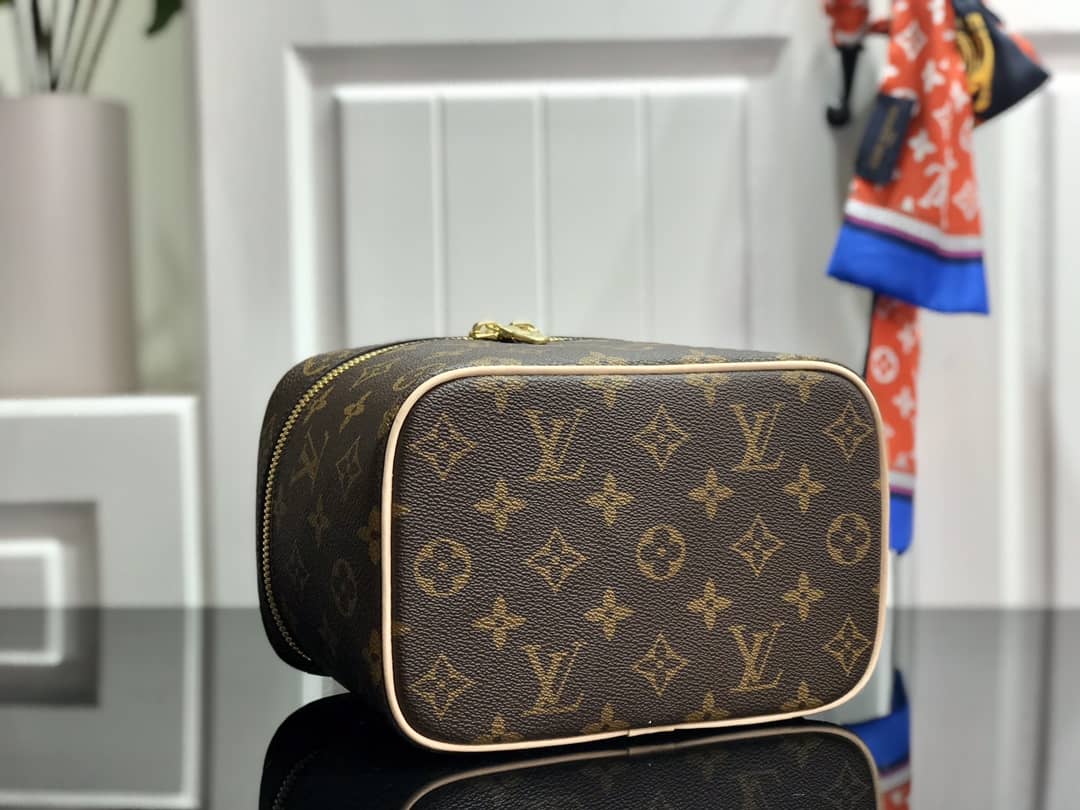 L&V Nice BB Monogram Vanity Replica Bag M42266