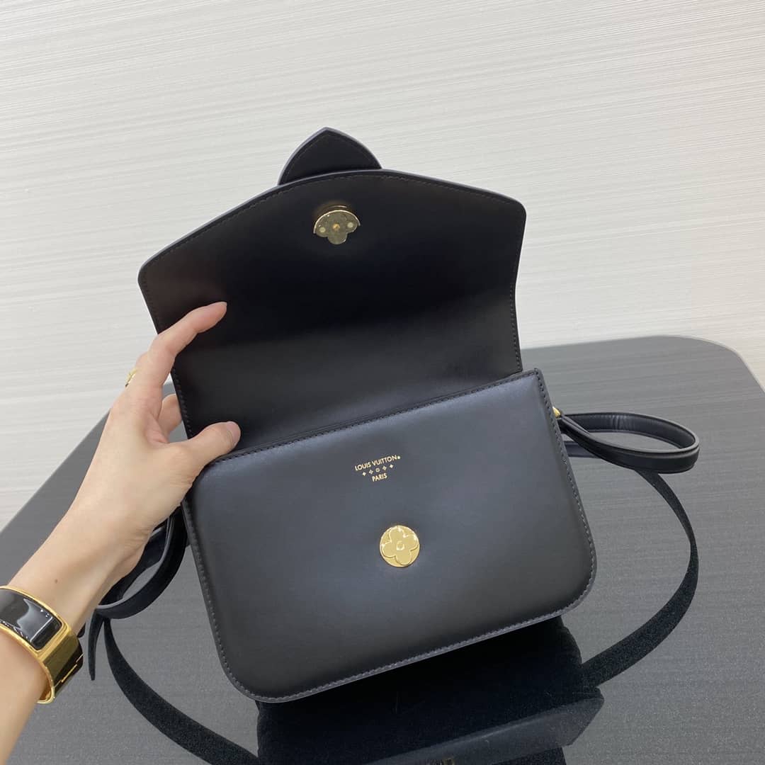 Louis Vuitton Pont 9 Leather Crossbody Bag M55948