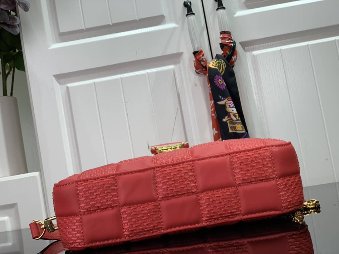 Louis Vuitton Damier Quilt Lambskin Troca MM H27 Replica Bag Red M59114