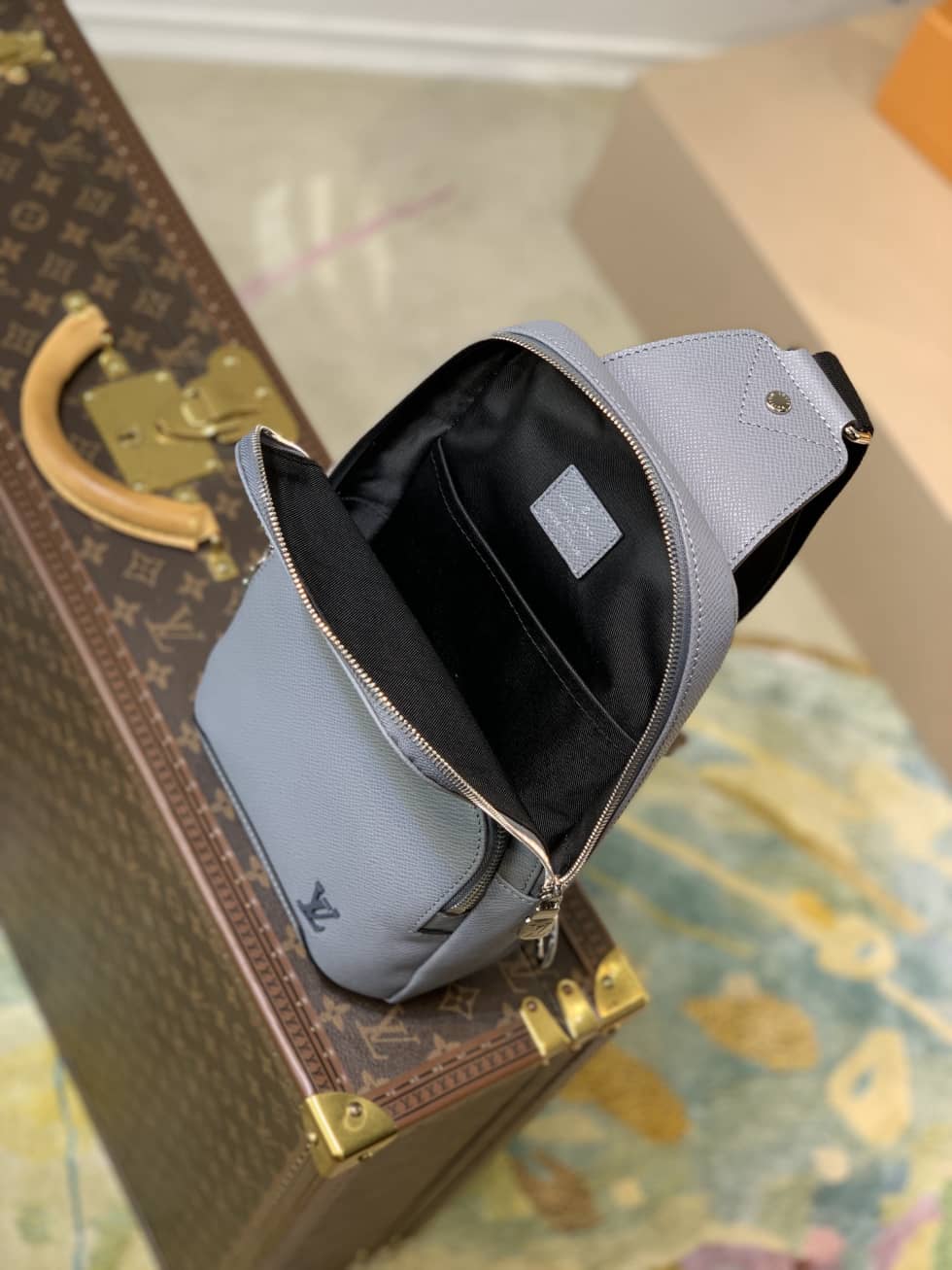 Louis Vuitton Avenue Sling Bag M30801 Replica Shoulder Bag