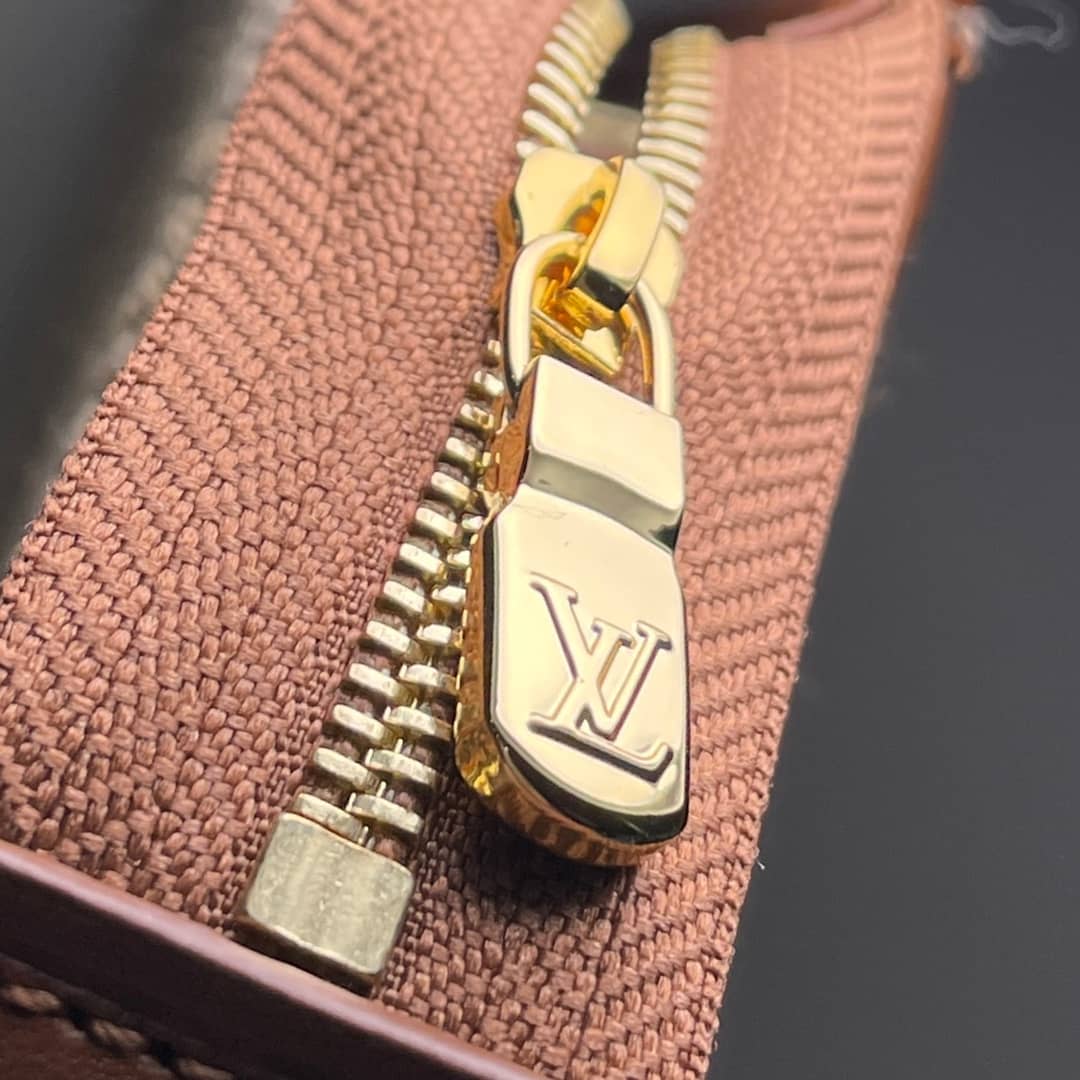 Louis Vuitton Toiletry Pouch on Chain Circle Logo M81366 Replica