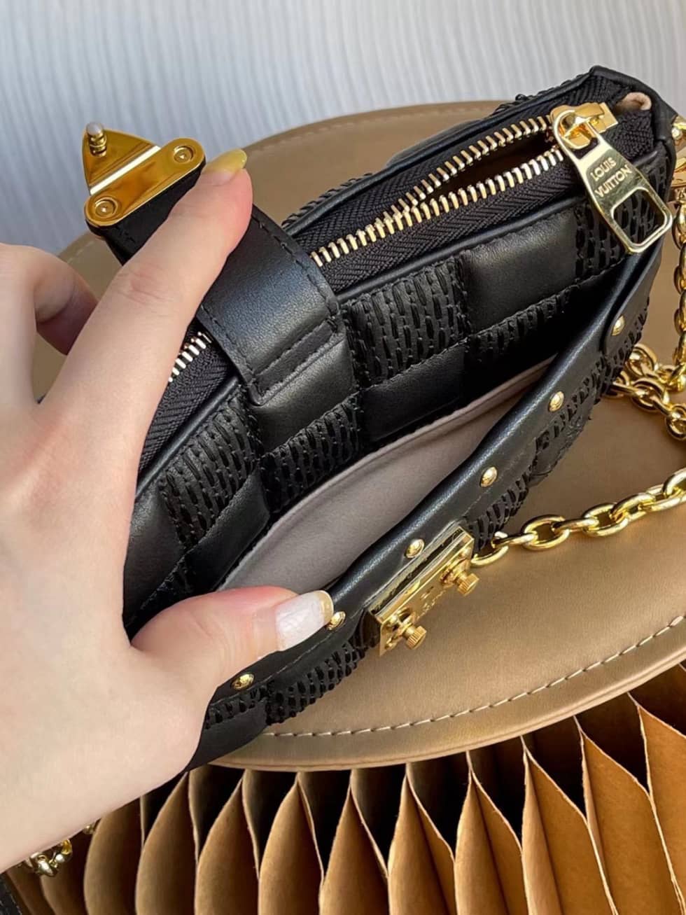 Louis Vuitton Pochette Troca Lamb Leather M59046 Replica Crossbody Bag