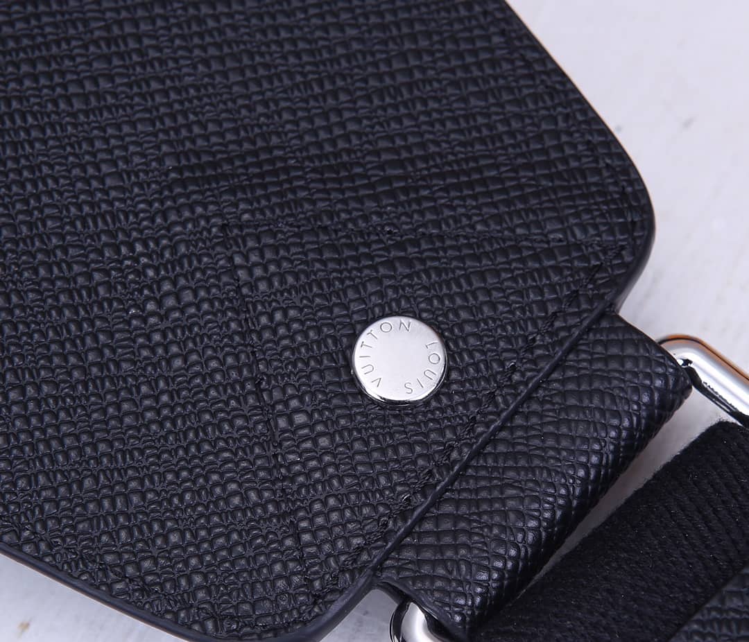 Louis Vuitton Avenue Taiga Leather Replica Sling Bag M30443